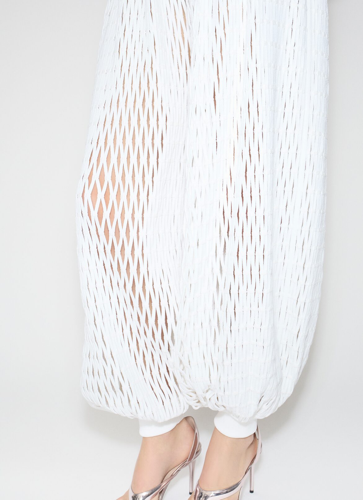 MACRAMÉ KNIT BALLOON PANTS ALAÏA WHITE MACRAMÉ KNIT BALLOON PANTS